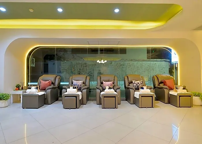 Hotel Tori Crown 4*